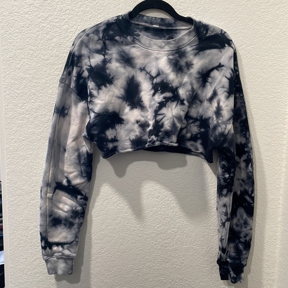 ALO Yoga | Tie Dye Extreme Crop CrewNeck - Picture 4 of 8